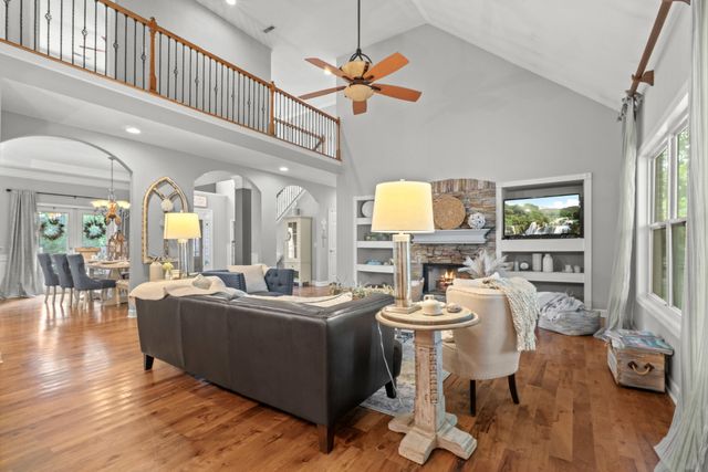 1007 Island Brook Dr, Hendersonville, TN 37075