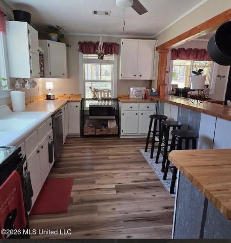 121 American Sand &Gravel, Poplarville, MS 39470