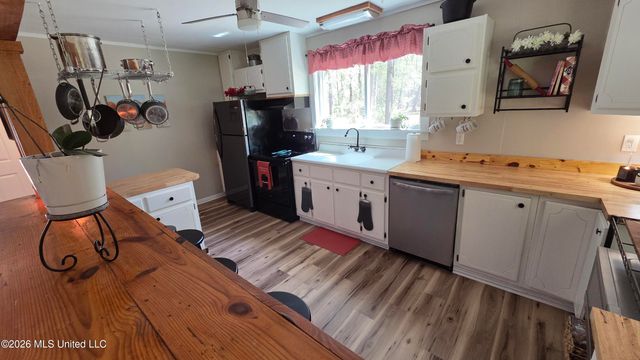 121 American Sand &Gravel, Poplarville, MS 39470