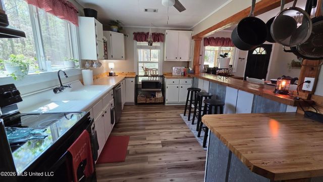 121 American Sand &Gravel, Poplarville, MS 39470