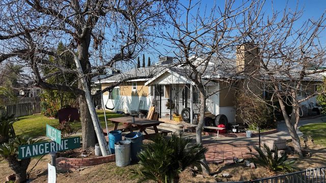 6918 Niles Street, Bakersfield, CA 93306