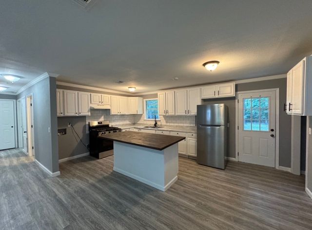 712 NE 5th Street, Springhill, LA 71075