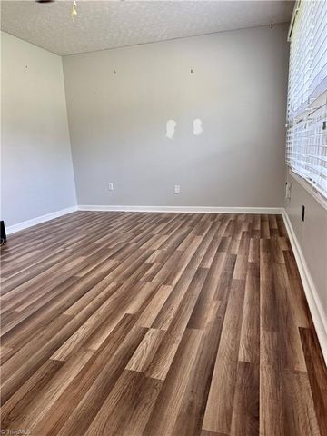 2205 Plainview Drive, High Point, NC 27265