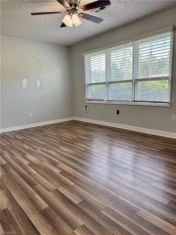 2205 Plainview Drive, High Point, NC 27265