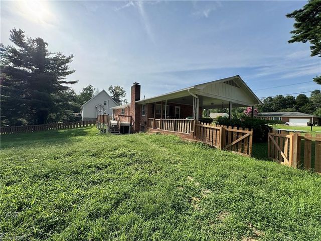 2205 Plainview Drive, High Point, NC 27265
