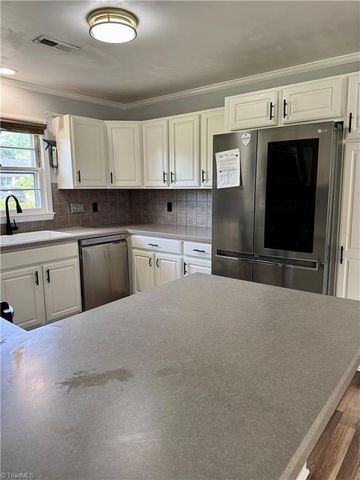 2205 Plainview Drive, High Point, NC 27265