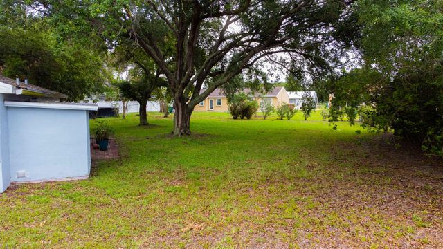 402 SW Ruffner Court, Port St. Lucie, Port St Lucie, FL 34953