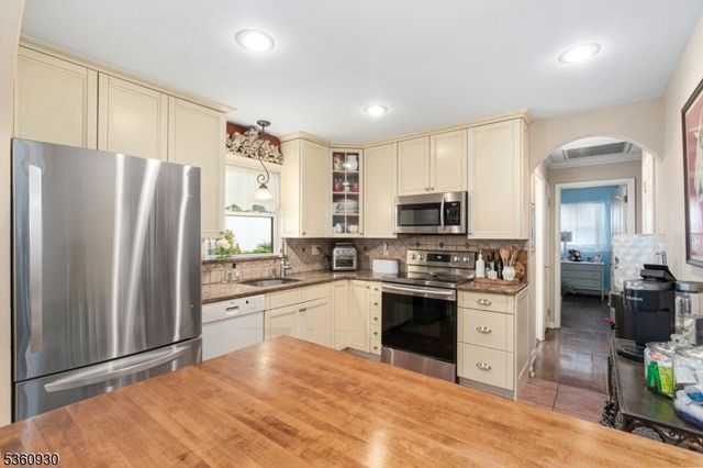 40 Mountain Ave, Rockaway Twp., NJ 07866