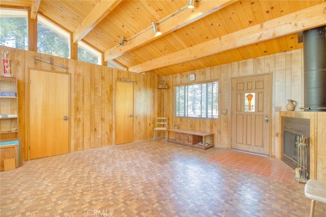 960 Snowbird Road, Wrightwood, CA 92397