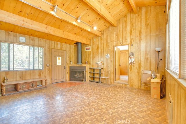 960 Snowbird Road, Wrightwood, CA 92397