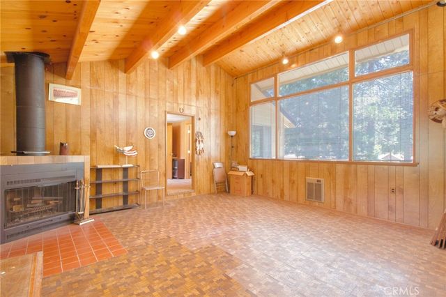 960 Snowbird Road, Wrightwood, CA 92397
