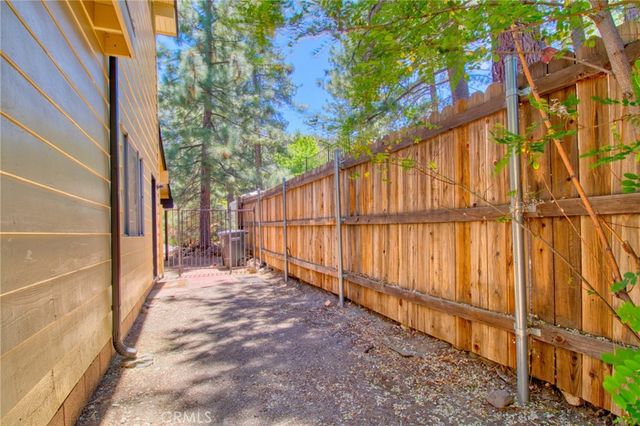 960 Snowbird Road, Wrightwood, CA 92397