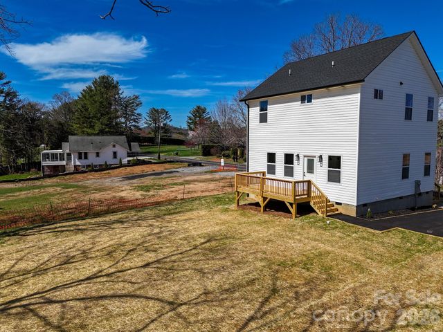 428 Hazel Mill Road, Asheville, NC 28806