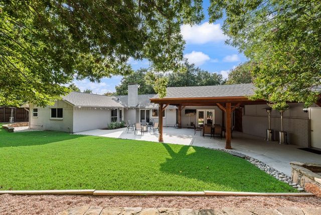 2714 Lakeview Lane, Carrollton, TX 75006