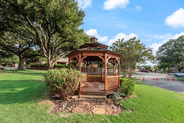 2714 Lakeview Lane, Carrollton, TX 75006