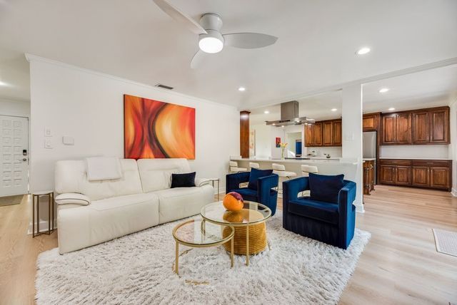 2714 Lakeview Lane, Carrollton, TX 75006
