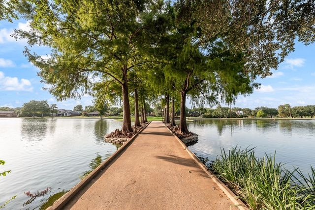 2714 Lakeview Lane, Carrollton, TX 75006