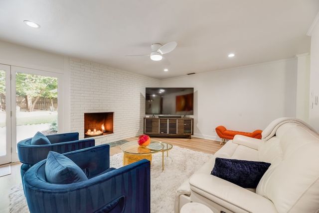 2714 Lakeview Lane, Carrollton, TX 75006