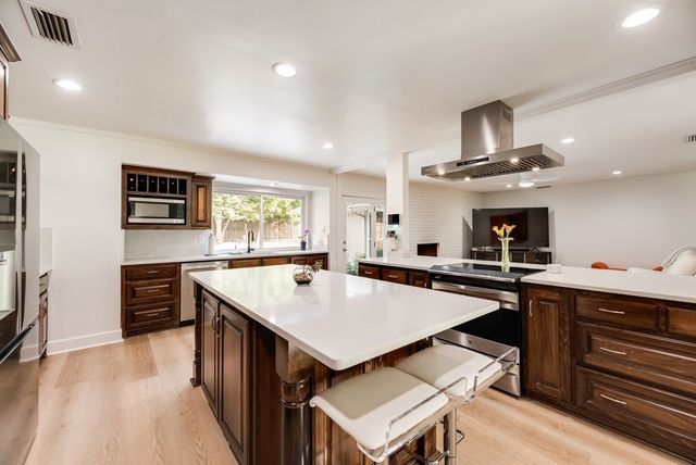 2714 Lakeview Lane, Carrollton, TX 75006