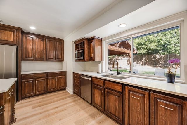 2714 Lakeview Lane, Carrollton, TX 75006