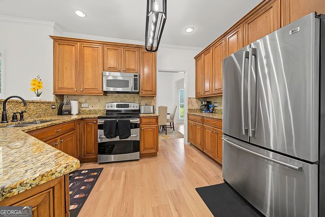 140 Farr Lake Drive, Tyrone, GA 30290