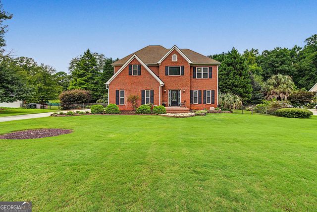 140 Farr Lake Drive, Tyrone, GA 30290