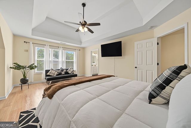 140 Farr Lake Drive, Tyrone, GA 30290