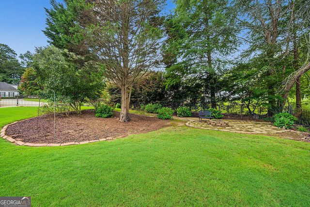 140 Farr Lake Drive, Tyrone, GA 30290