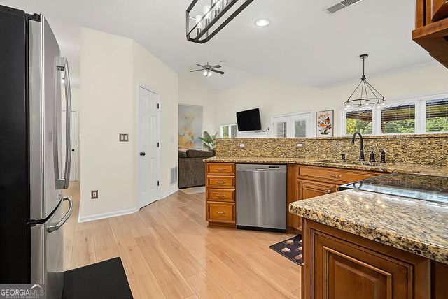 140 Farr Lake Drive, Tyrone, GA 30290