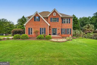 140 Farr Lake Drive, Tyrone, GA 30290