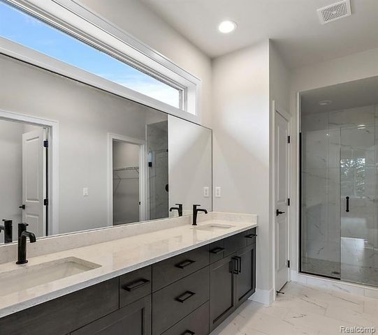 54660 Chesterfield Rd, Chesterfield, MI 48051