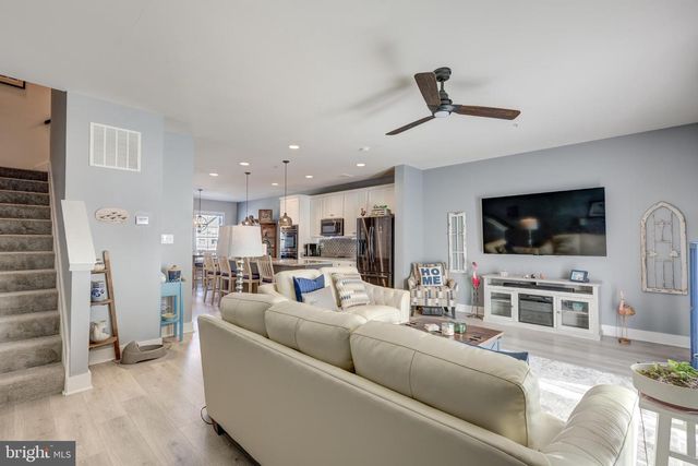 2723 TOWN VIEW CIR, New Windsor, MD 21776