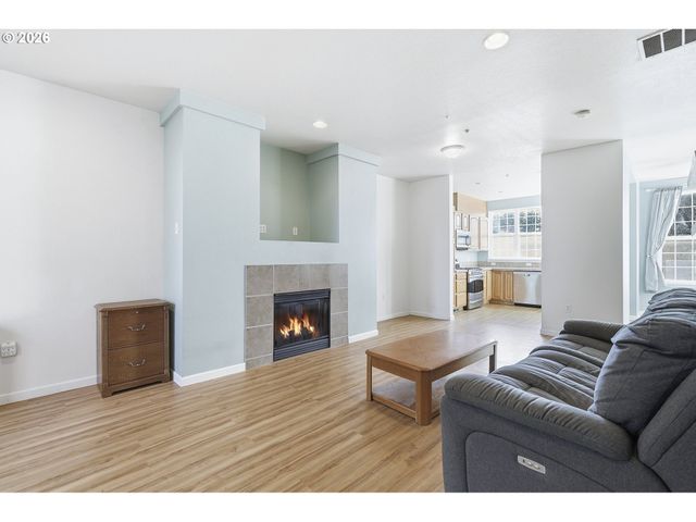 844 Se WOODROW Ln, Hillsboro, OR 97123