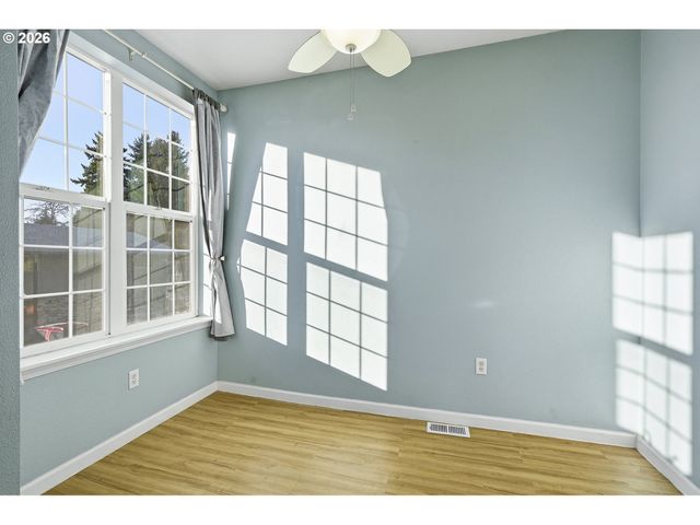 844 Se WOODROW Ln, Hillsboro, OR 97123