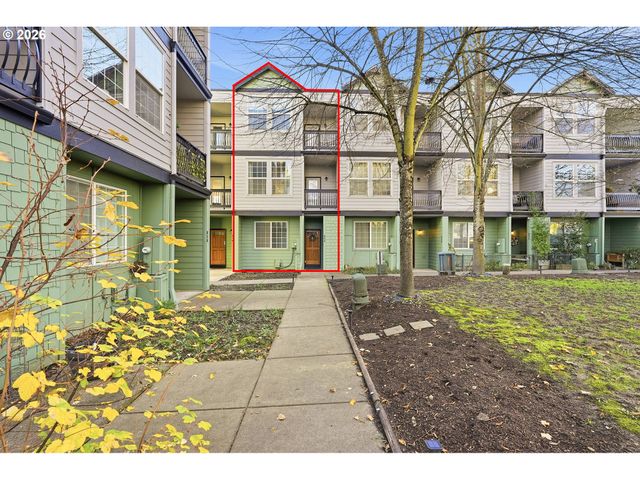 844 Se WOODROW Ln, Hillsboro, OR 97123