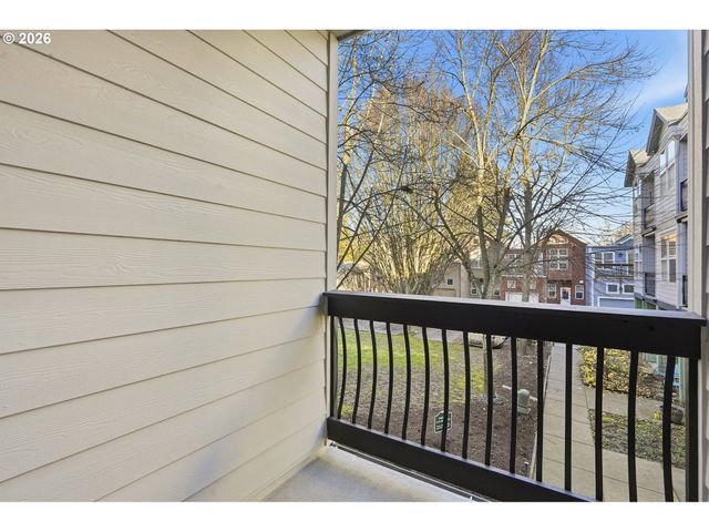 844 Se WOODROW Ln, Hillsboro, OR 97123