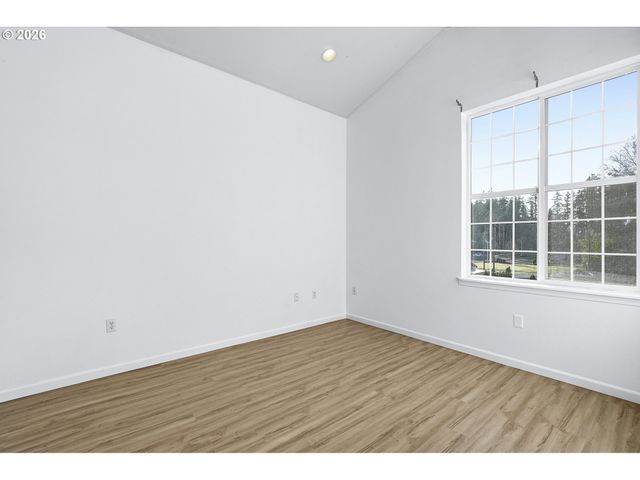 844 Se WOODROW Ln, Hillsboro, OR 97123