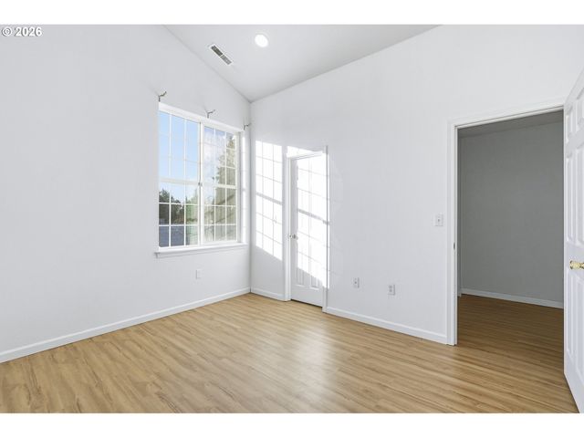 844 Se WOODROW Ln, Hillsboro, OR 97123