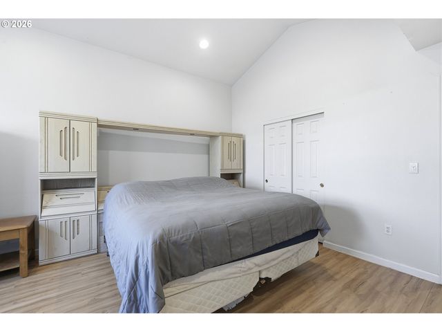 844 Se WOODROW Ln, Hillsboro, OR 97123