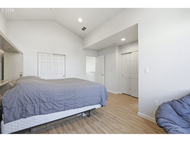 844 Se WOODROW Ln, Hillsboro, OR 97123