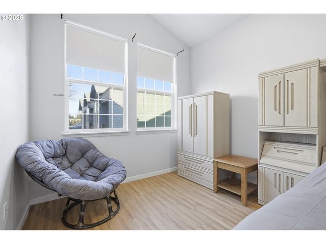 844 Se WOODROW Ln, Hillsboro, OR 97123