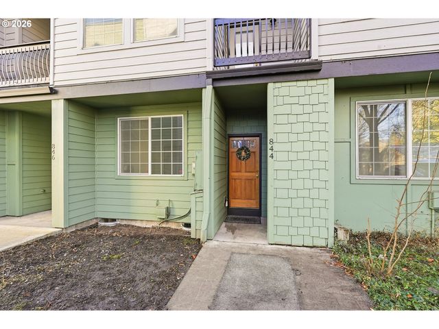 844 Se WOODROW Ln, Hillsboro, OR 97123