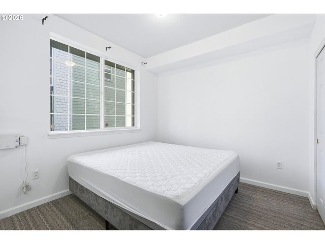 844 Se WOODROW Ln, Hillsboro, OR 97123