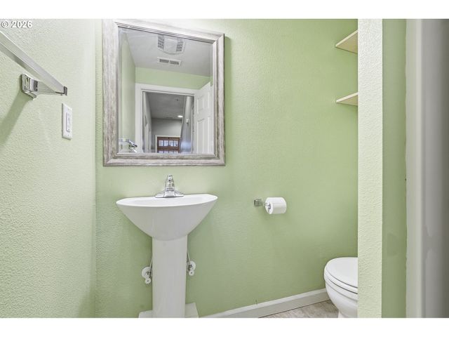 844 Se WOODROW Ln, Hillsboro, OR 97123