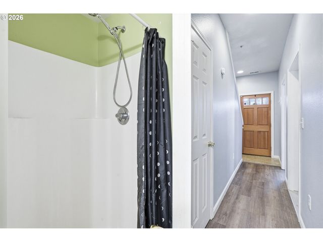 844 Se WOODROW Ln, Hillsboro, OR 97123