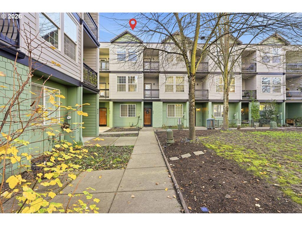 844 Se WOODROW Ln, Hillsboro, OR 97123