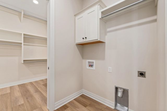 369 N Jackson Heights Ct, Wichita, KS 67206