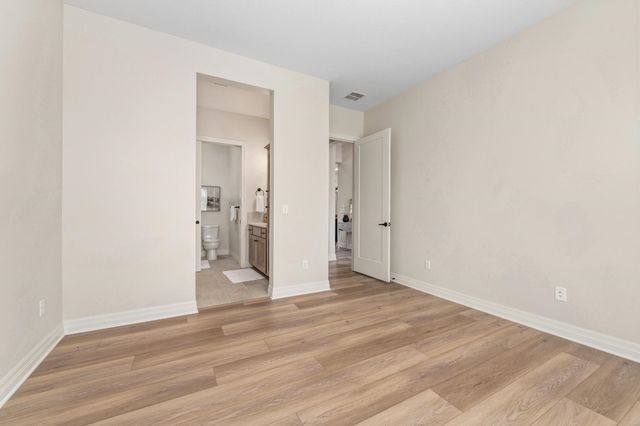 369 N Jackson Heights Ct, Wichita, KS 67206