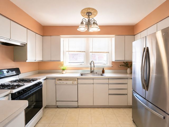7030 W Wrightwood Avenue, Chicago, IL 60707