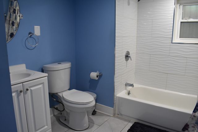 7030 W Wrightwood Avenue, Chicago, IL 60707